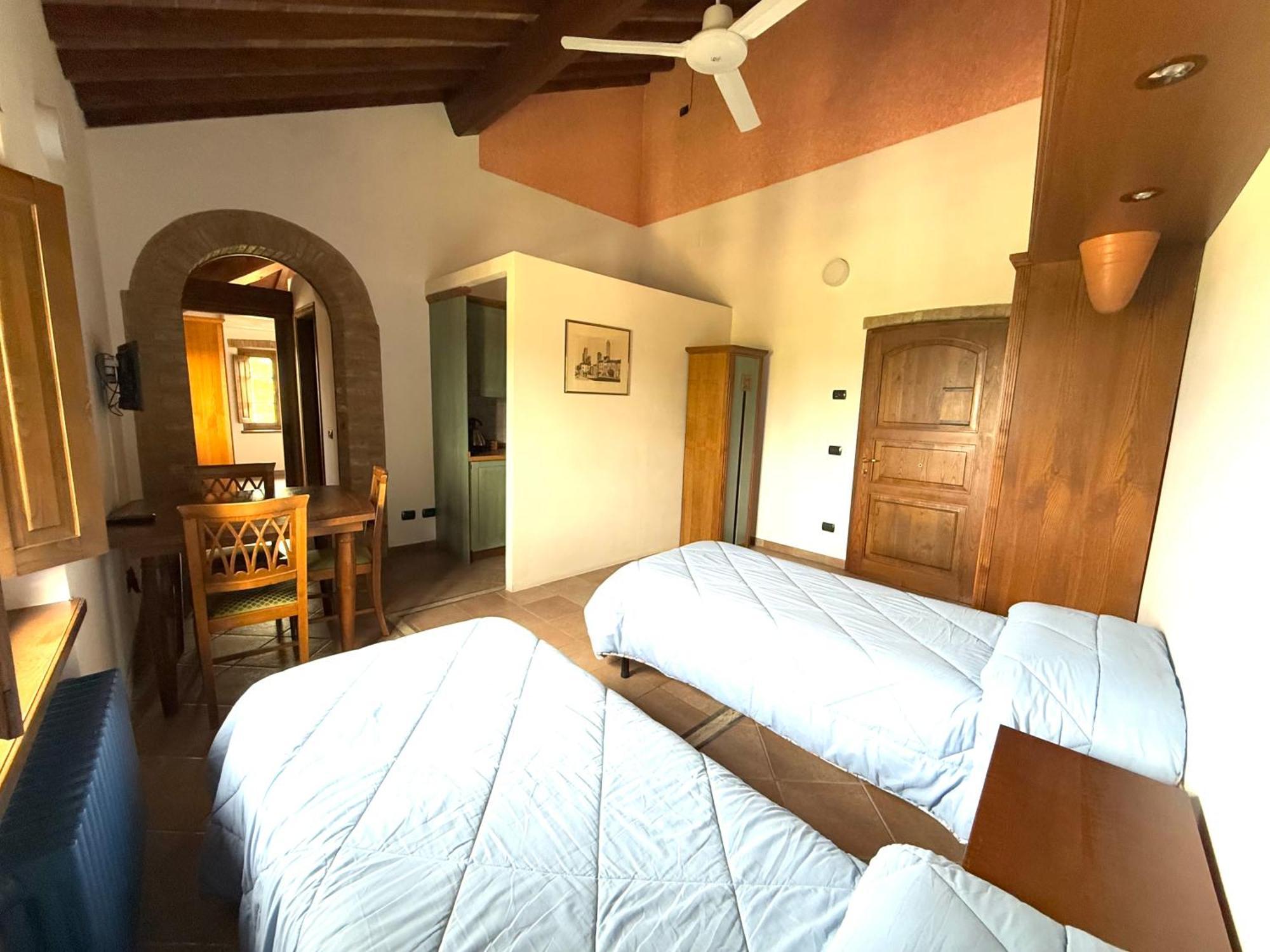 Bed & Breakfast Casale Gregoriano And Apartaments Сан-Джиміньяно Екстер'єр фото